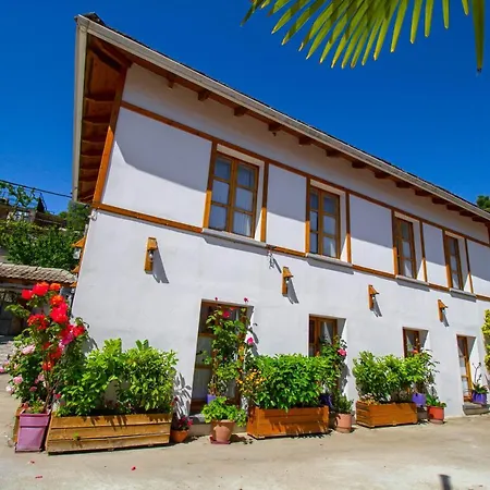 Bebej Tradicional מלון Gjirokastër