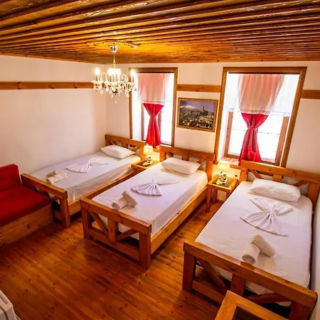 Bebej Tradicional מלון Gjirokastër