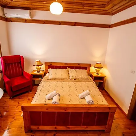 מלון Bebej Tradicional Gjirokastër