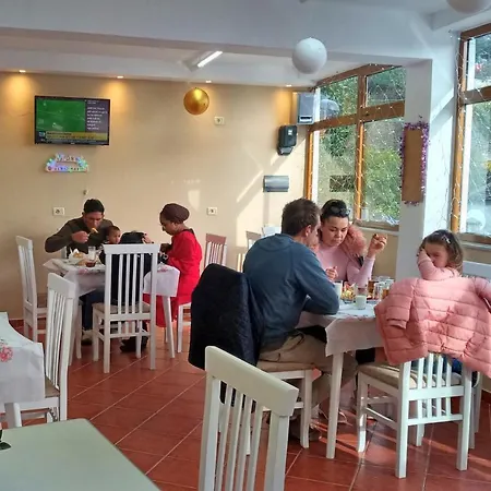 Bebej Tradicional מלון Gjirokastër