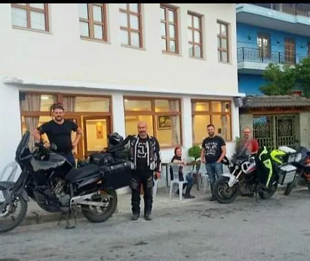 Bebej Tradicional מלון Gjirokastër